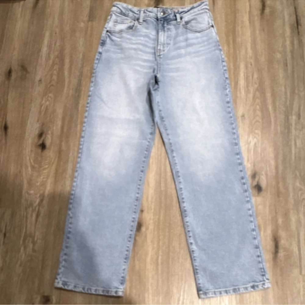 Women’s Size 9/29 BCBGeneration Light Wash High-Rise Straight Jeans